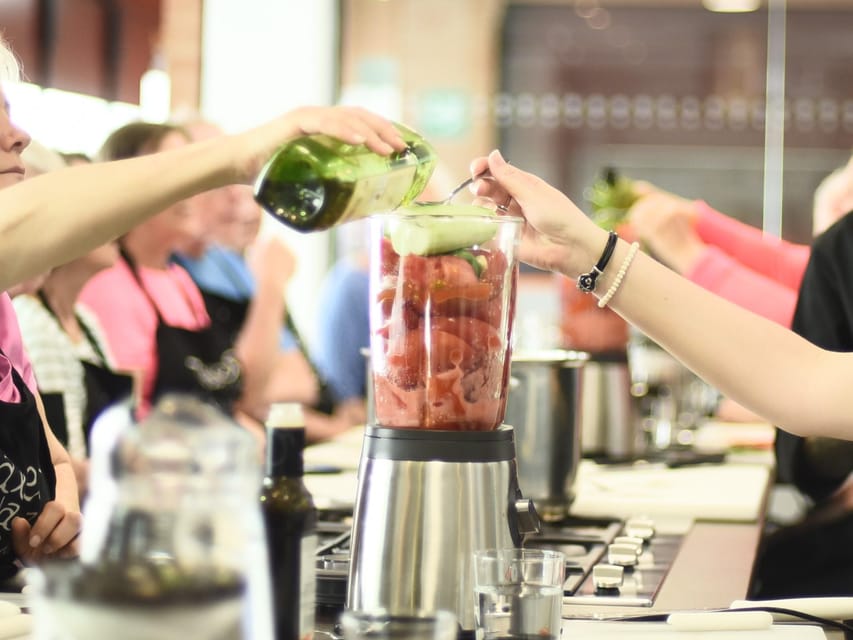 Seville: Spanish Cooking Class with Dinner - How hands-on is the class?