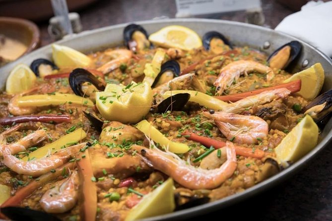 Tablao Flamenco Cordobes on Rambla Barcelona with Dinner Option - Entering the 1970 tablao on La Rambla