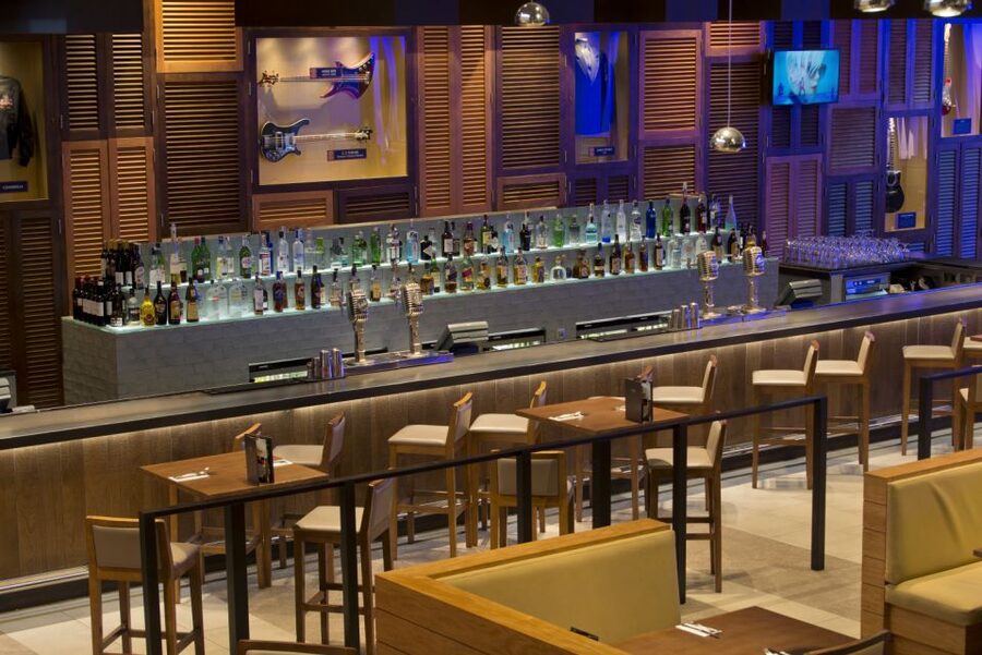 Tenerife: Hard Rock Cafe Set Menu Lunch or Dinner & Drink - Service can vary by area and timing