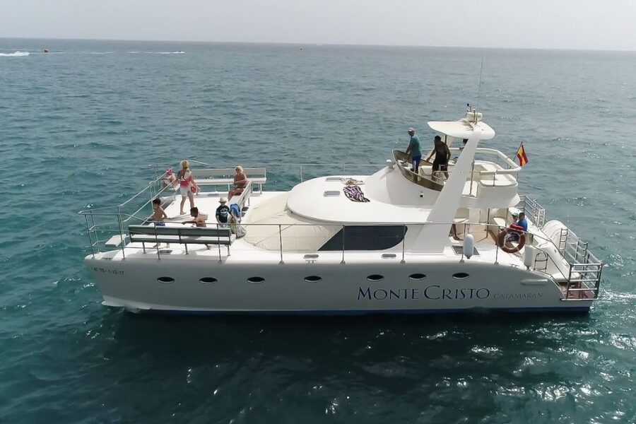 Tenerife: Marine-Life Tour with Transfer, Buffet and Drinks - What the crew adds