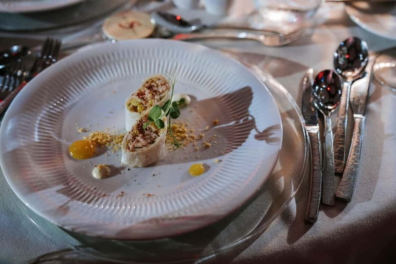 Tenerife: Scandal Dinner Show Entry Ticket and 5-Course Meal - Entering the GF Victoria’s Las Olas auditorium