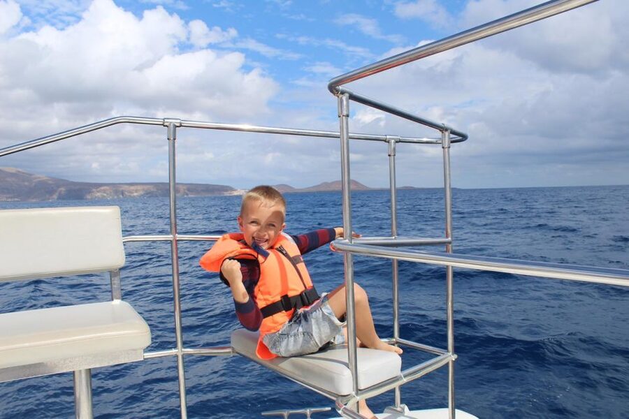 Tenerife: Sunset Catamaran Tour with Transfer, Buff & Drinks - Tapas, Fruit, Wine, and Cava