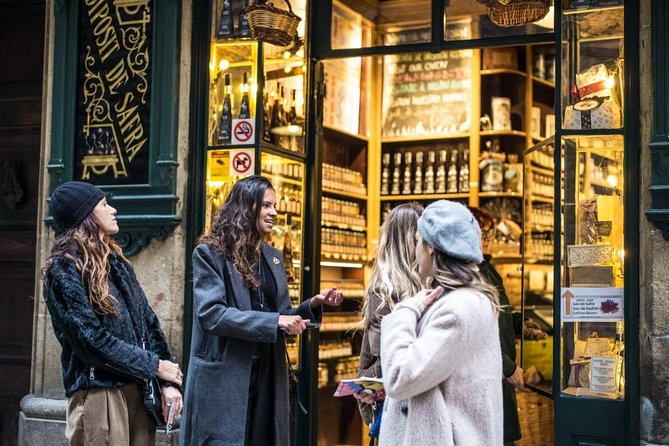 The Ultimate Old Town Tour in Barcelona - Lucy, Enrique, and the small-group format
