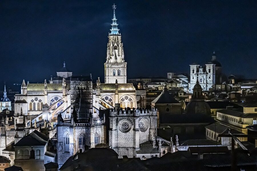 Toledo: Cathedral Tour with a Local Guide - El Transparente and the Play of Light