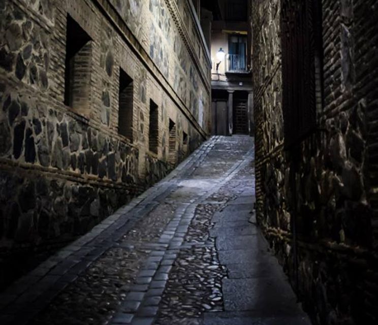 Toledo: Mysteries and Secrets Tour in Spanish - The meeting point and the start of the walk