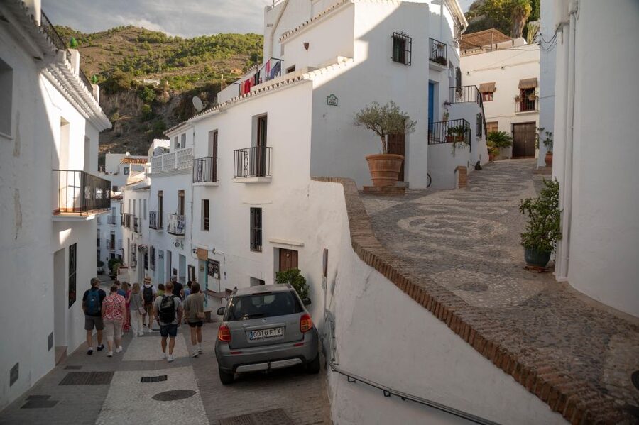 Torremolinos/Benalmadena: Nerja Caves Tour with Frigiliana - What to bring and how to use your free time