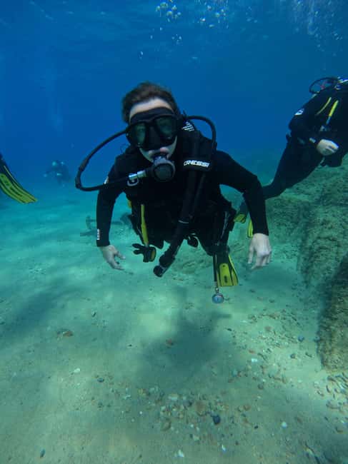 Tossa de Mar: PADI Discovery Scuba Diving in Costa Brava - Getting comfortable in the water, one step at a time