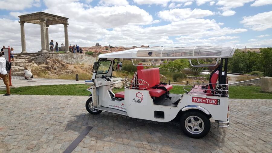 Tour Guiado En Tuk Tuk Recorre Avila De La Forma Mas Comoda - Practical booking advice for Avila