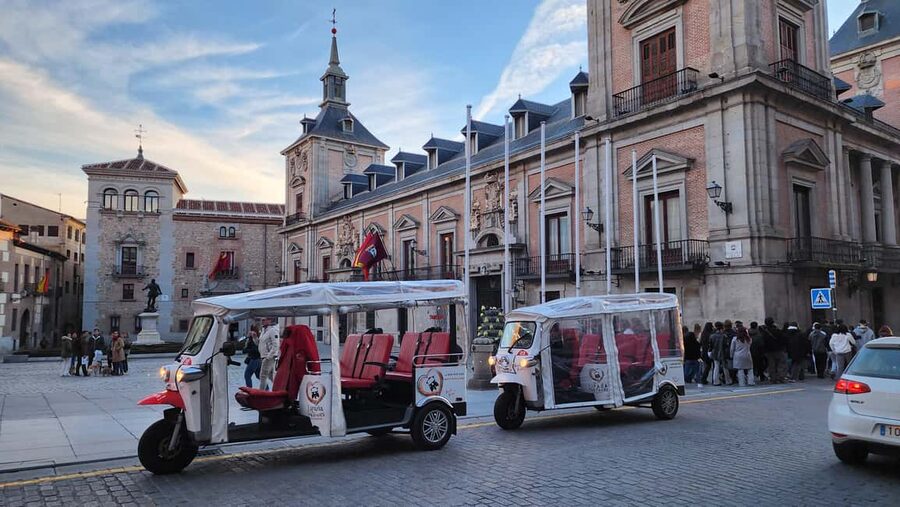 Tour Madrid: Secrets in a Electric Tuk Tuk - The guides make the biggest difference
