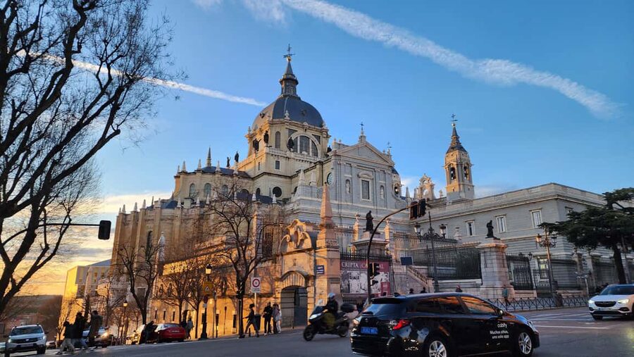 Tour Madrid: Secrets in a Electric Tuk Tuk - How long should you book?
