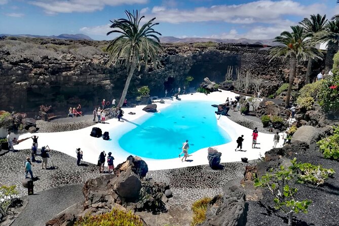 Tour to Timanfaya, Jameos del Agua, Cueva de los Verdes and viewpoint from the cliff - The Monumento al Campesino from the coach