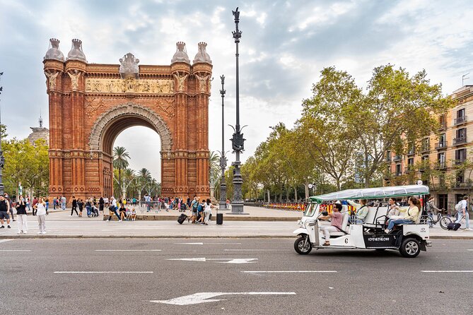 Tour Welcome Barcelona with Local Guide in Eco Tuk Tuk Private - Key points before you book