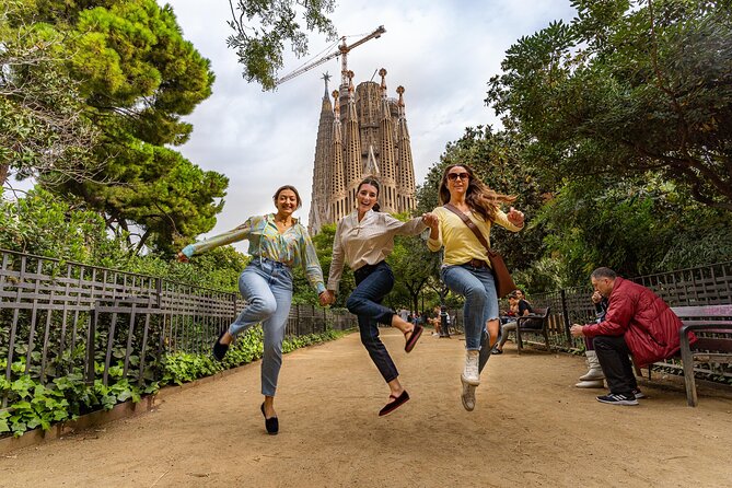 Tour Welcome Barcelona with Local Guide in Eco Tuk Tuk Private - Why a tuk-tuk works well in Barcelona