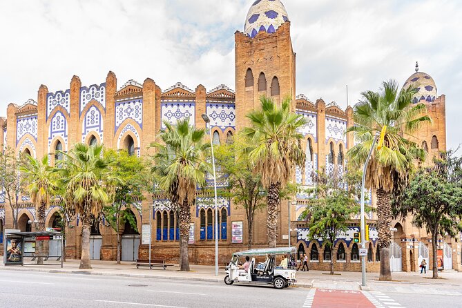 Tour Welcome Barcelona with Local Guide in Eco Tuk Tuk Private - Weather, comfort, and the open-air tradeoff