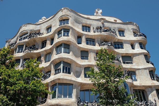 Treasures of Barcelona: Private Gaudi Walking Tour - Timing, communication, and cancellation details