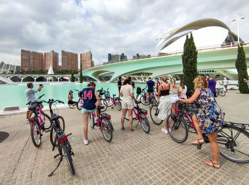 Valencia: City Highlights Guided Bike Tour - Guides, language, and group size