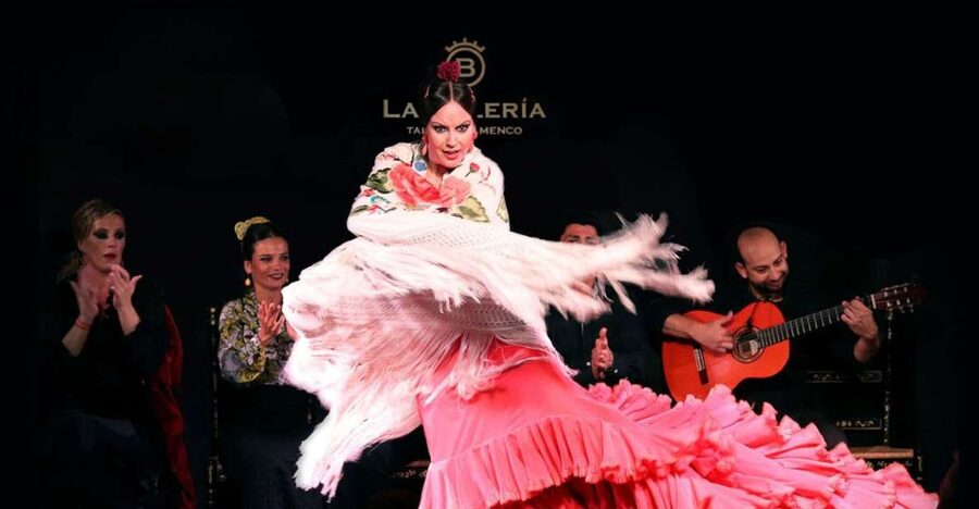 Valencia: Flamenco Show with Dinner at La Bulería - Key points to know before booking