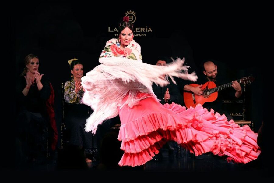 Valencia: Flamenco Show with Dinner at La Bulería - Arriving at La Bulería in central Valencia