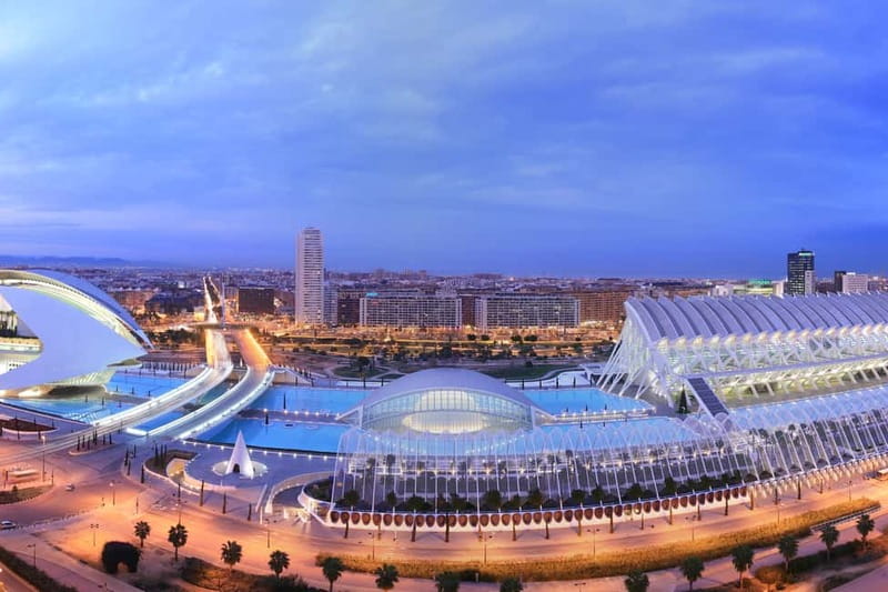 Valencia: Oceanogràfic, Hemisfèric & Science Museum Combo - The City of Arts and Sciences sets the mood