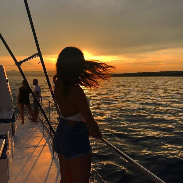 Valencia: Sunset or Daytime Catamaran Cruise with Drink - Along the Valencian coast and into open water