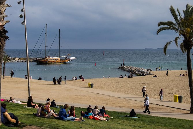 Visite insolite de Barcelone à vélo (en français) - Port Olímpic and the impact of the 1992 Games