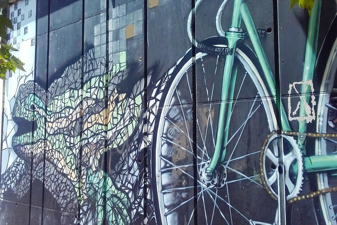 Visite insolite de Barcelone à vélo (en français) - El Born Centre and the memory of 1714