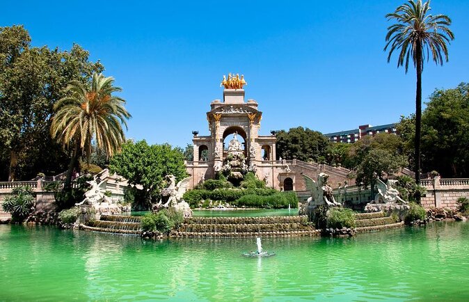 Visite insolite de Barcelone à vélo (en français) - Parc de la Ciutadella and the old military citadel