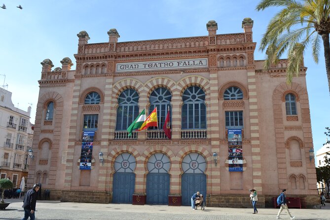 Walking Tour through Cádiz: Stories from the hand of a local guide - La Caleta connects the city to the sea