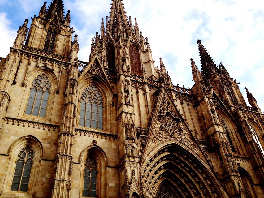 Welcome to Barcelona: Private Tour with a Local - Las Ramblas and the market experience