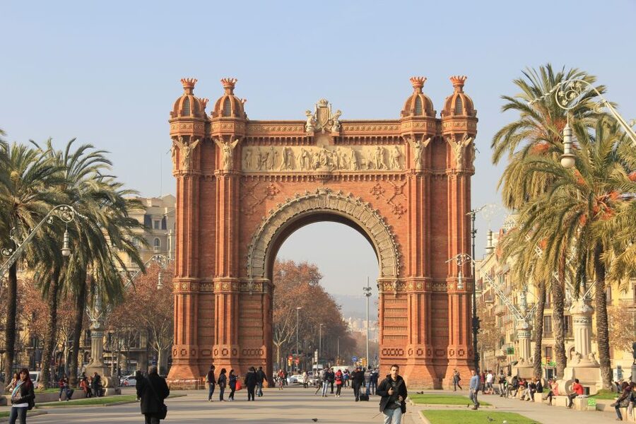 Welcome to Barcelona: Private Tour with a Local - Who should book this Barcelona walk?